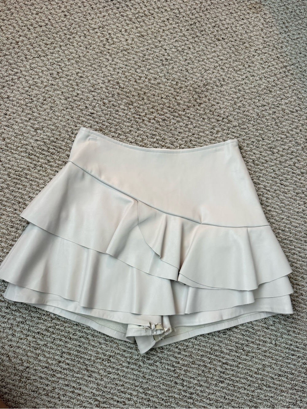 DO+BE Cream Layered Ruffle Skort
